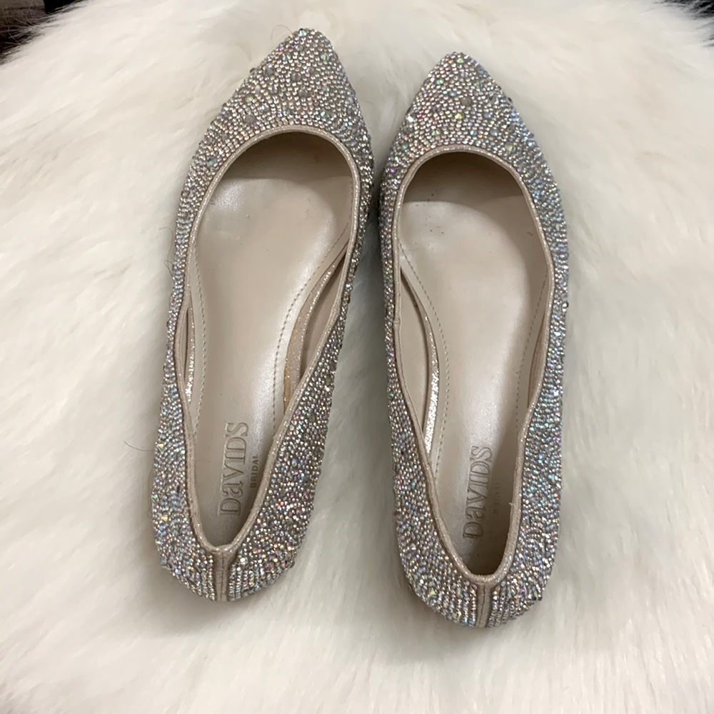 Mint condition David’s Bridal Avie ballet flat.
